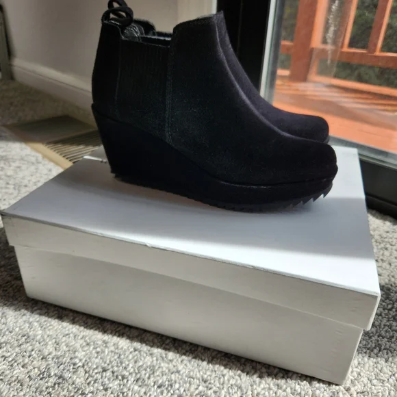 LNIB Pedro garcia Fawn wedge bootie - Picture 2 of 4